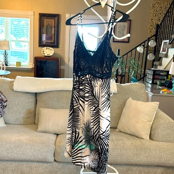 Soma Black and White Palm Leaf Print Chemise Gown Large - Picture 2 of 9